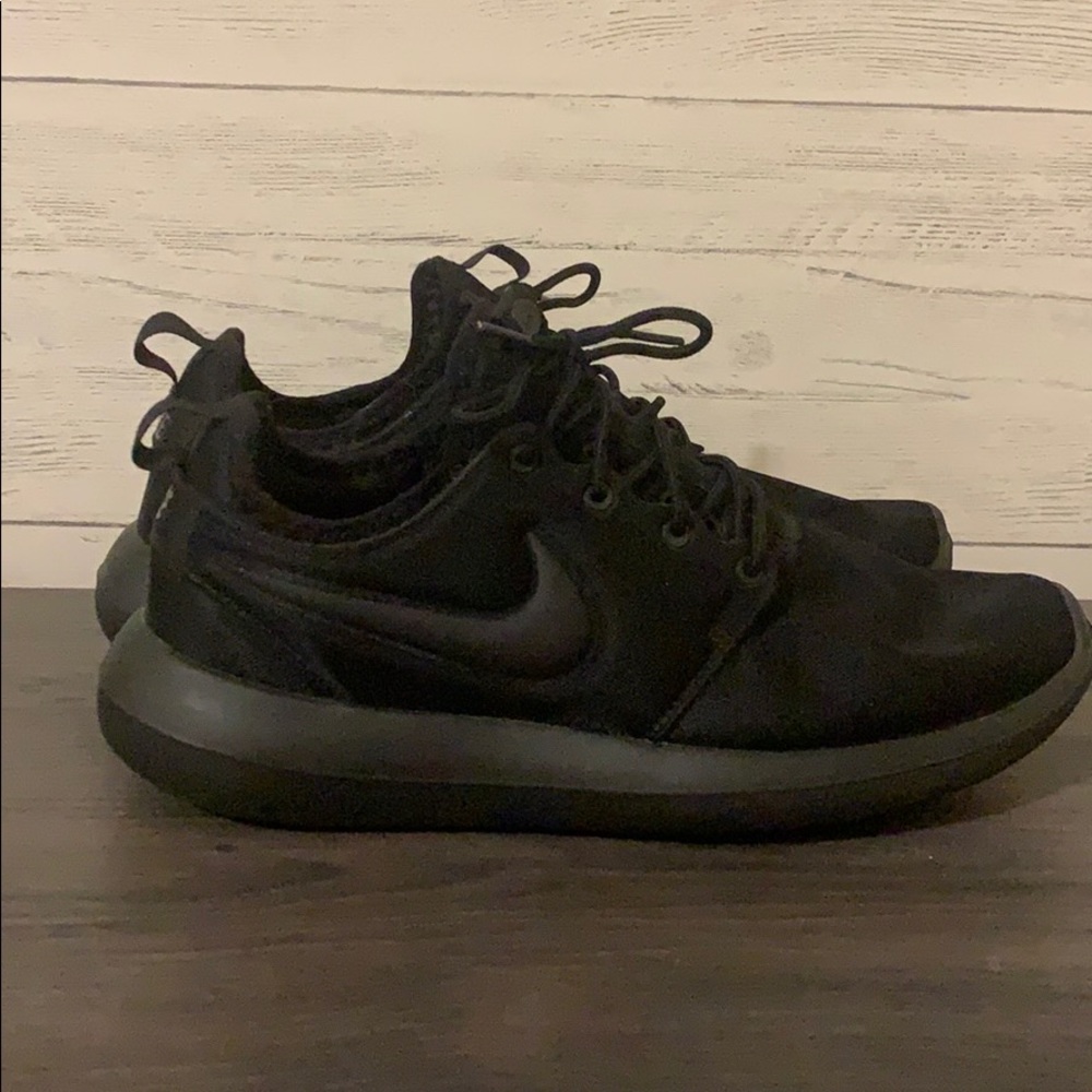 Nike Roshe Two Triple Black
